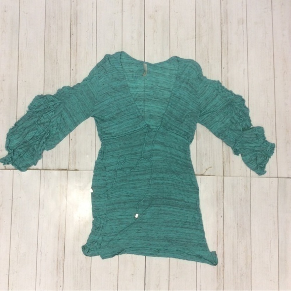 NWT- Elan Women’s Stylish V Neck Tunic With Bell Sleeve - Picture 4 of 5